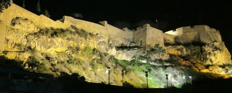 Castillo de Santa Bárbara de noche